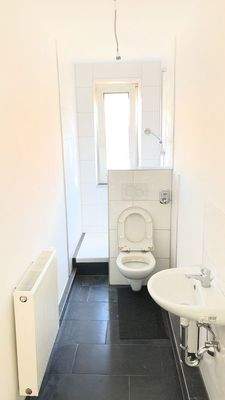 Toilette inkl. Dusche