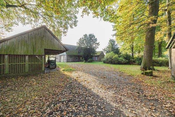 Blick auf den Hof innern 3.jpg