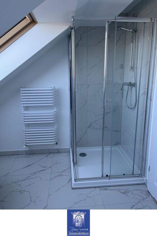 Exklusiv Wohnen! Grandiose Aussicht, Fußbodenheizung, Gäste-WC! - Photo 1