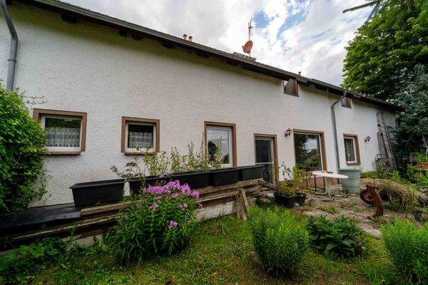 Außenansicht + Garten