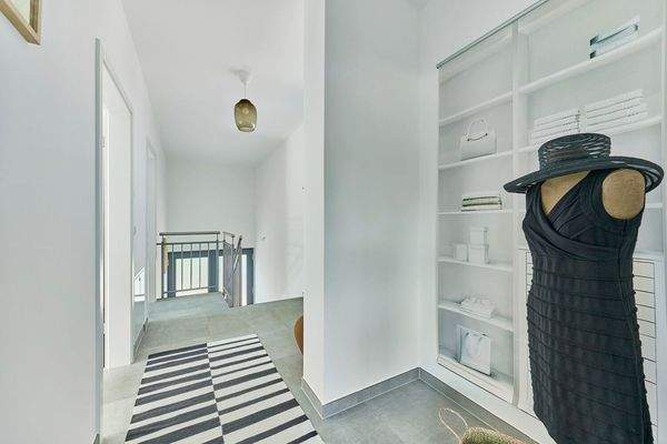 Flur im Obergeschoss mit Möglichkeit einer Ankleide