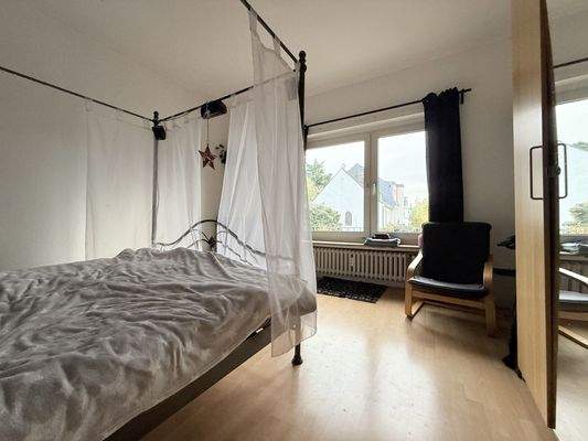 Schlafzimmer (1. OG Rechts)