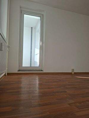 Wohnzimmer mit Balkon