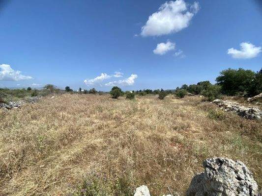 Wundervolles Grundstück zum Verkauf in Xirosterni