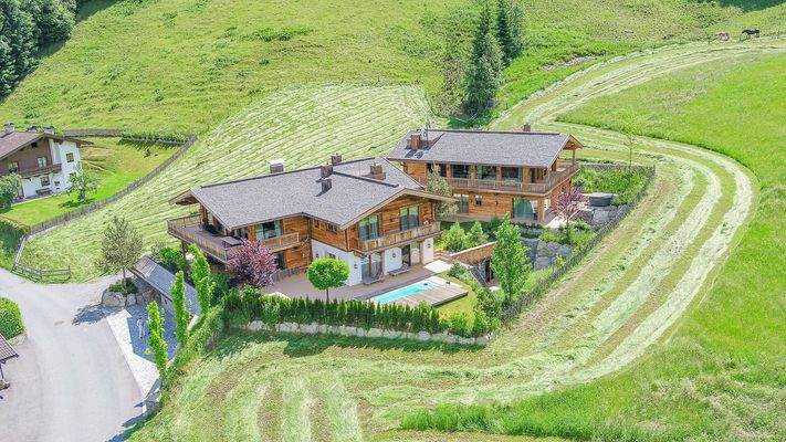 KITZIMMO-Luxuswohnung mit Pool in Toplage kaufen - Immobilie Jochberg.