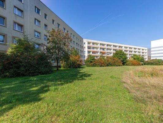 Ansicht Balkonseite und Innenhof