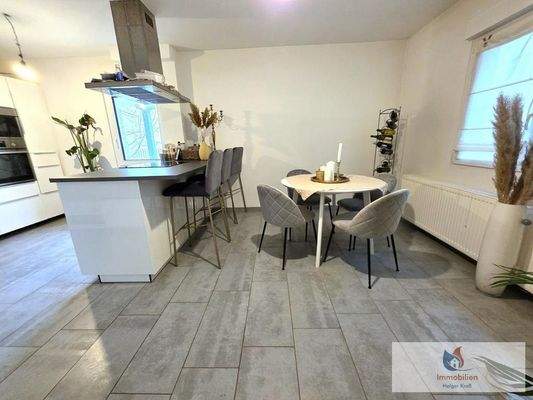 Wohnküche und Essbereich
