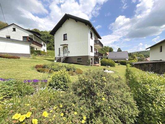 Vorgarten mit Blick aufs Haus