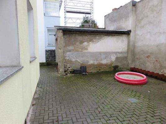 Garage und Innnenhoffläche