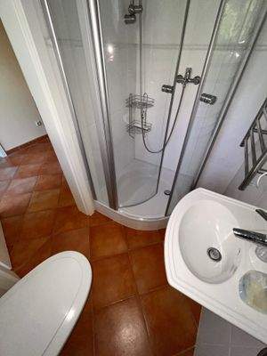 Gäste-WC mit Dusche