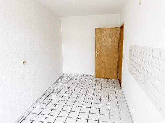 Küche mit Blick Richtung Flurbereich