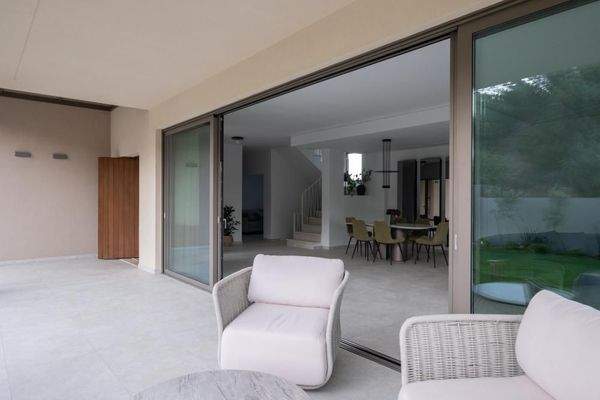 Kreta, Tavronitis: Zeitgenössisch eingerichtete Villa mit Pool zu verkaufen