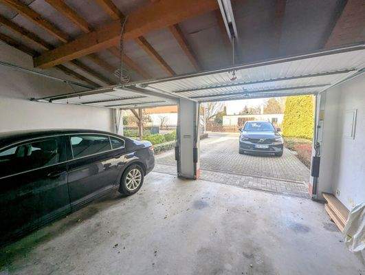 Doppelgarage im Nebengebäude