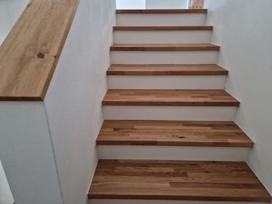 Treppe mit Eichenholzauftritt