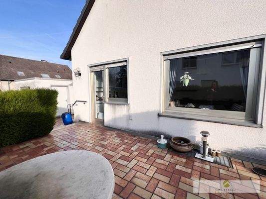 Terrasse (von der Küche aus begehbar)