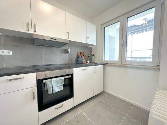 Küche mit Geschirrspüler