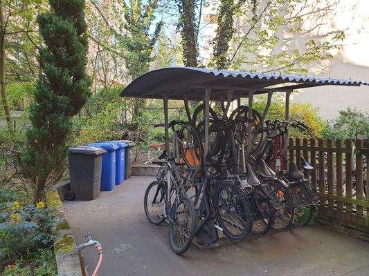 Hof Fahrradabstellplatz