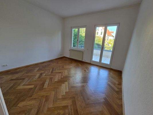 Schlafzimmer mit Terrassenzugang.jpg