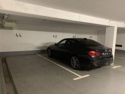 2 Parkplätze zur Gewerbeeinheit