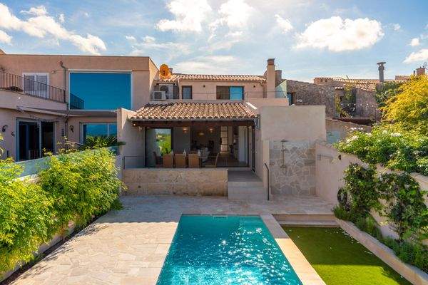 Blick vom Garten zum Haus