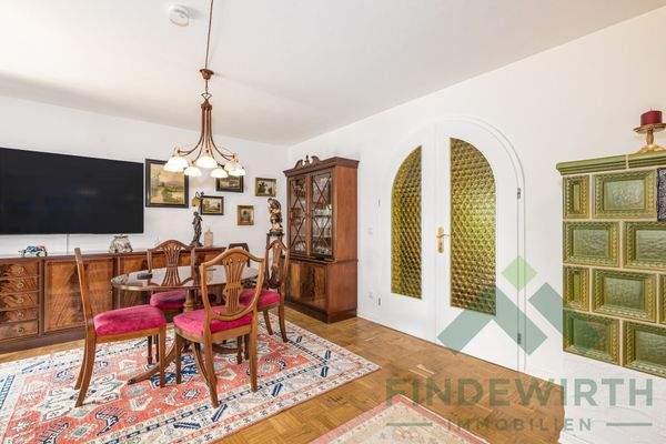 Wohnzimmer mit toller Doppelflügeltür