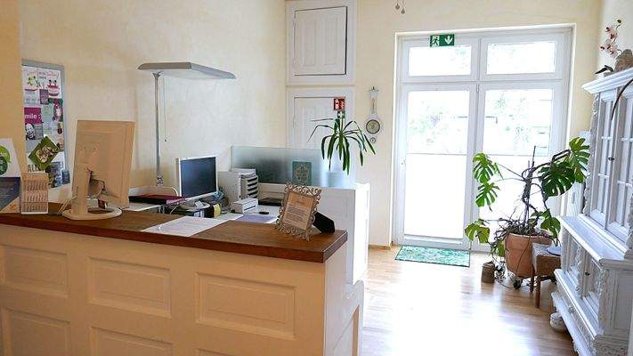 Rezeption/Ausgang zum Hof