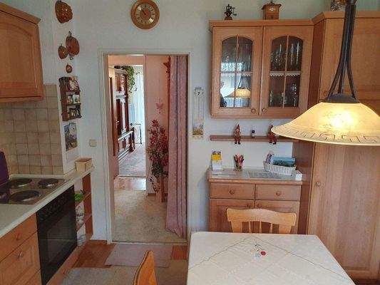 Küche mit Einbauten.