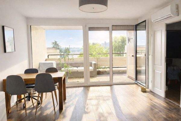 Wohnzimmer, sonniger Balkon