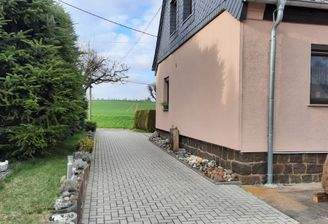 Haus mit Hofeinfahrt