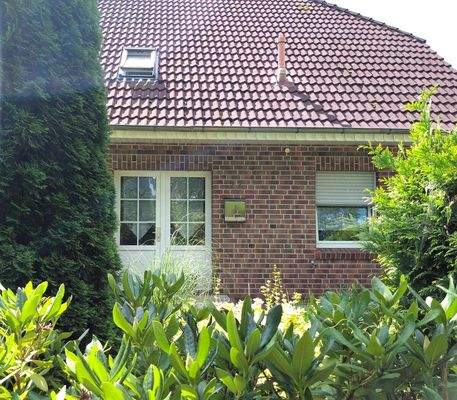 Eingangstür mit Zugang zur Dachgeschosswohnung