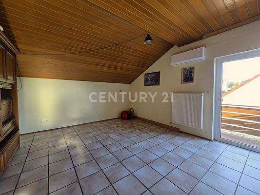 Wohnzimmer der Wohnung im Obergeschoss