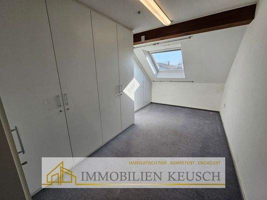 Zimmer 1 mit Einbauschränke