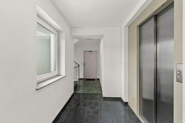 Aufzug - Treppenhaus