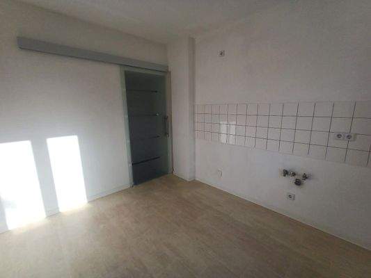 Küche mit Glasschiebetür