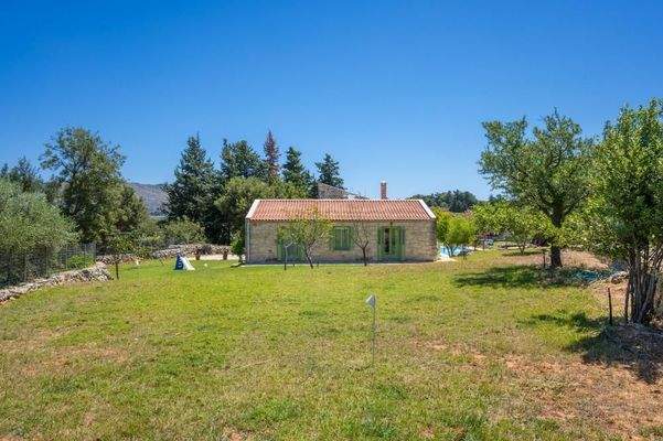 Kreta, Maza: Steinvilla mit beheiztem Pool und Garten in ruhiger Lage zu verkaufen