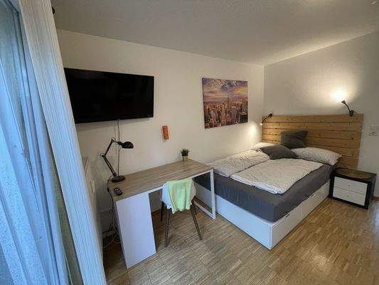 Tisch und Bett 1,4 m x 2 m