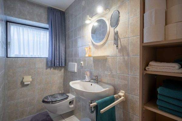 Hauptwohnung - WC (UG)