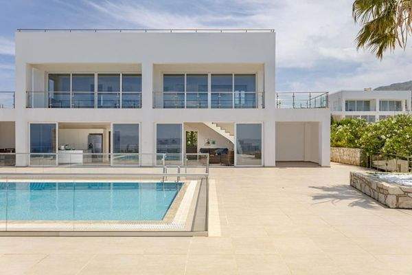 Kreta, Kokkino Chorio: Exotische Villa mit Panoramablick auf das Meer zu verkaufen