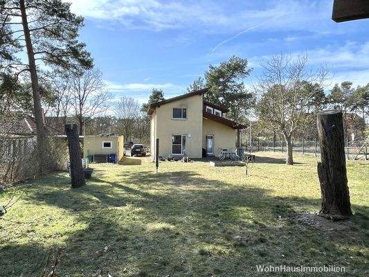 Ein großer Sonniger Garten