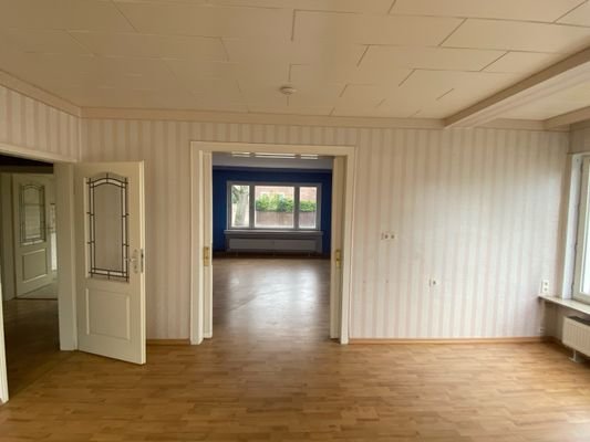 Blick vom Wohnzimmer ins Eßzimmer, EG.jpg
