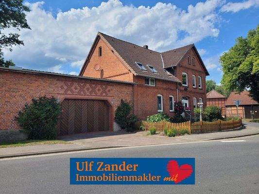 Resthof mit vielen Garagen