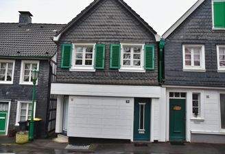 Straßen-und Eingangsseite