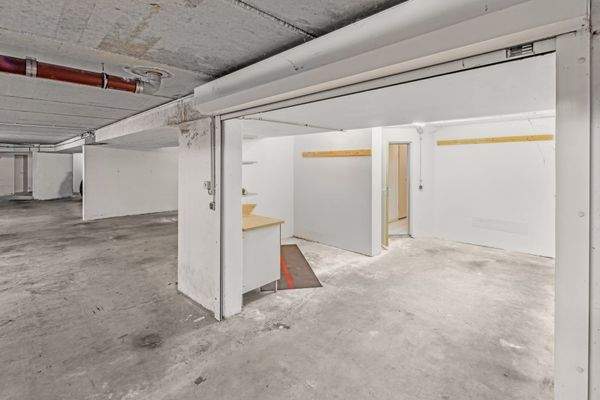 Garage mit direktem Zugang zum Keller