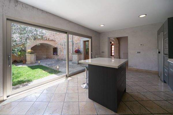 Stadthaus mit Patio in Algaida