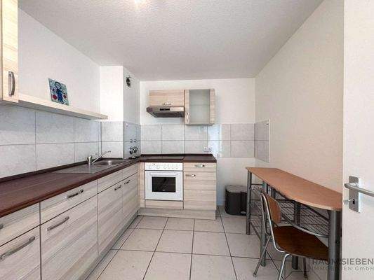 Küche mit Einbauküche