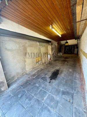 Garage (neben dem Haus)