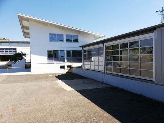 Seitenansicht Büro/Rampe/Tore