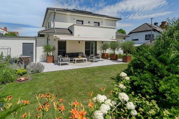 Terrassenansicht mit Möblierungsbeispiel-JgLLgIGAALFcviMhMFa41POqKVx-m5SHz4pWXFqkqK-