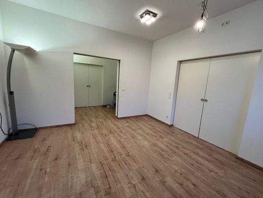 EG- Zimmer + Ankleide