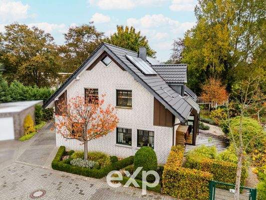 Hausfront Drohnenaufnahme